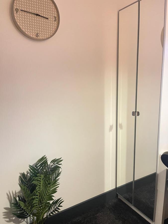 Elegant Studio1 Netflix Bathroom Close To Beach Swansea Exterior photo